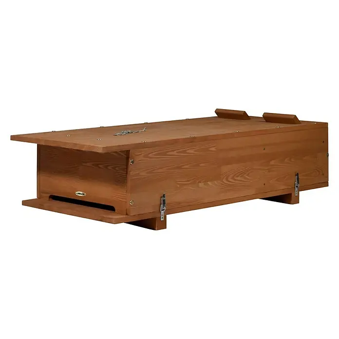 Dobar Bienenkiste - 116 x 47,5 x 30 cm - Diese Abbildung zeigt eine detaillierte Ansicht einer hölzernen Bienenbeute mit sicheren Verschlüssen und stabilem Unterbau.