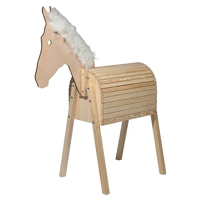 Dobar Holzpferd Amadeus - L x B x H: 108 x 48 x 137 cm, Altersempfehlung: 3 Jahre - Detailaufnahme eines handgefertigten Holzspielzeugpferds mit einer weichen Mähne. Ein robustes Spielzeug für fantasievolle Kinder.