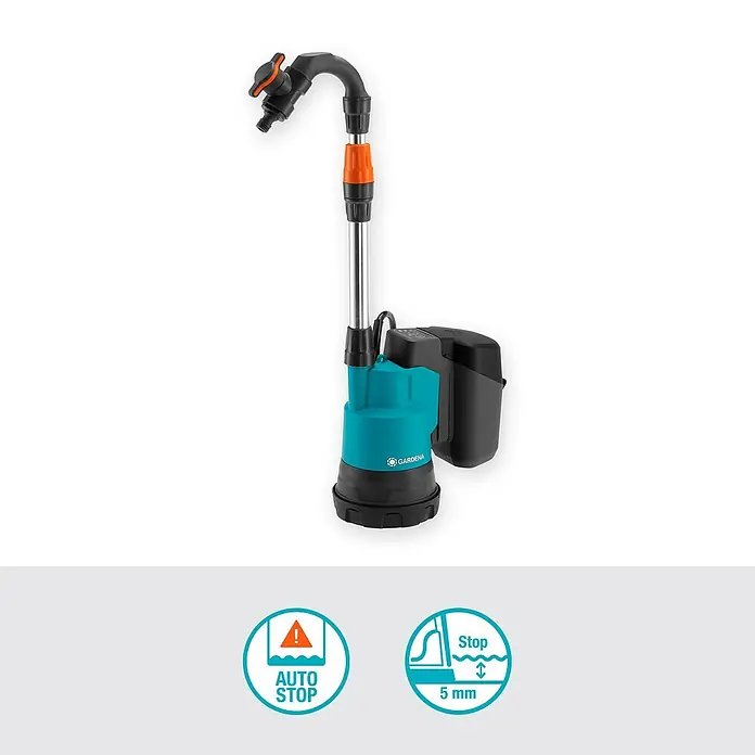 Gardena Power for All 18V Akku-Regenfasspumpe - 18 V, 1 Akku, Max. Fördermenge: 2.000 l/h - Das Bild zeigt eine GARDENA Klarwasser-Tauchpumpe, ideal zum Abpumpen von klarem oder leicht verschmutztem Wasser, mit einstellbarer Automatikfunktion.