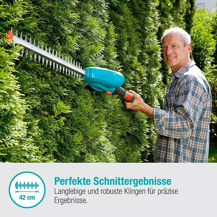 Gardena Power for All 18V Teleskop-Heckenschere - 18 V, 1 Akku, Schwertlänge: 42 cm - Akkubetriebene Heckenschere in Aktion mit Mann. Präzise Ergebnisse dank langlebiger und robuster Klingen für den perfekten Schnitt.