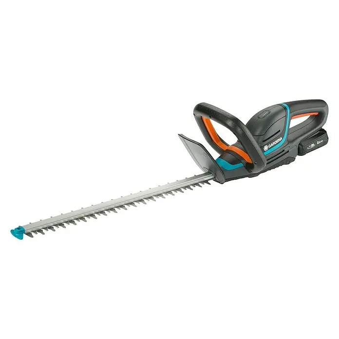 Gardena Power for All 18V Akku-Heckenschere ComfortCut 50 - 18 V, Li-Ionen, 1 Akku, Schwertlänge: 50 cm - Das Bild zeigt eine GARDENA Akku-Heckenschere, ideal für den präzisen und kabellosen Heckenschnitt. Die Schere zeichnet sich durch ihr ergonomisches Design aus.
