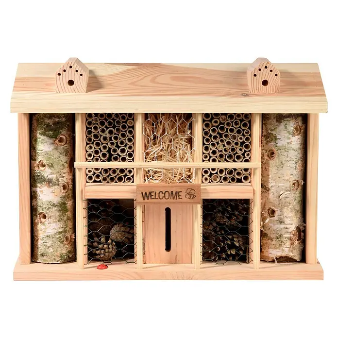 Dobar Insektenhotel Alabama - 44 x 13,5 x 30 cm, Kiefer, Natur - Ein Insektenhotel aus Holz mit verschiedenen Füllmaterialien wie Bambus und Stroh für eine vielfältige Insektenwelt im Garten.