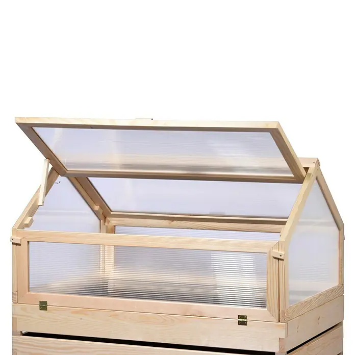 Dobar Hochbeet Hathi - L x B x H: 100 x 70 x 130 cm, Holz, Natur - Nahaufnahme eines hölzernen Frühbeets mit transparentem Dach, das teilweise geöffnet ist, um die Belüftung zu ermöglichen.