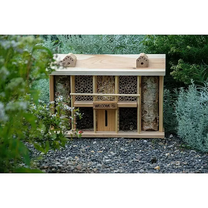 Dobar Insektenhotel Alabama - 44 x 13,5 x 30 cm, Kiefer, Natur - Holzinsektenhotel mit verschiedenen Naturfüllungen (Bambus, Stroh, Holz) im Garten.