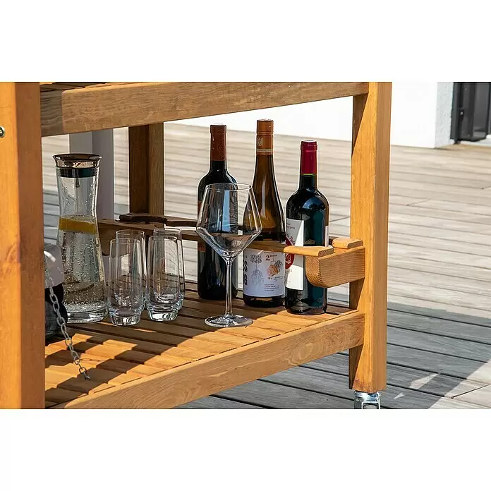 Dobar Beistellwagen - L x B x H: 94 x 58 x 90 cm, Braun - Hölzerner Servierwagen mit Getränken und Gläsern auf einer Terrasse.