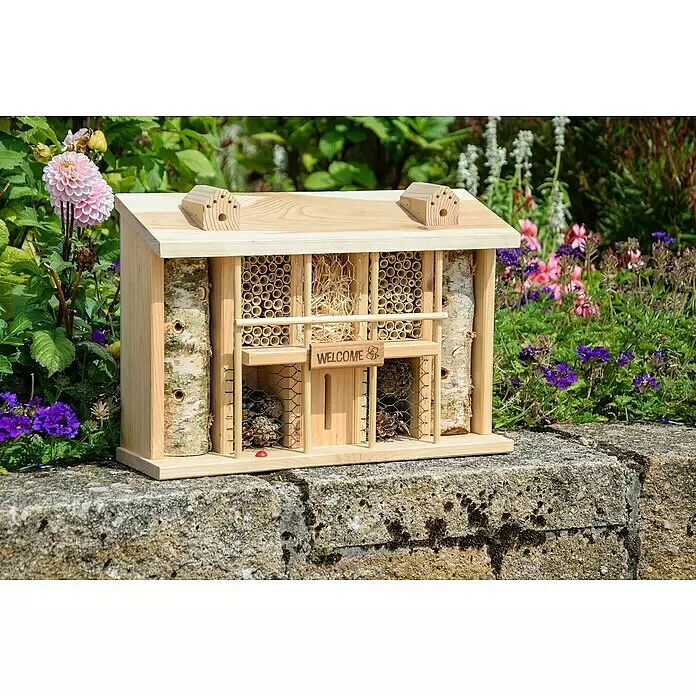 Dobar Insektenhotel Alabama - 44 x 13,5 x 30 cm, Kiefer, Natur - Insektenhotel aus Holz mit Bambus, Rinde und Tannenzapfen für Garteninsekten.