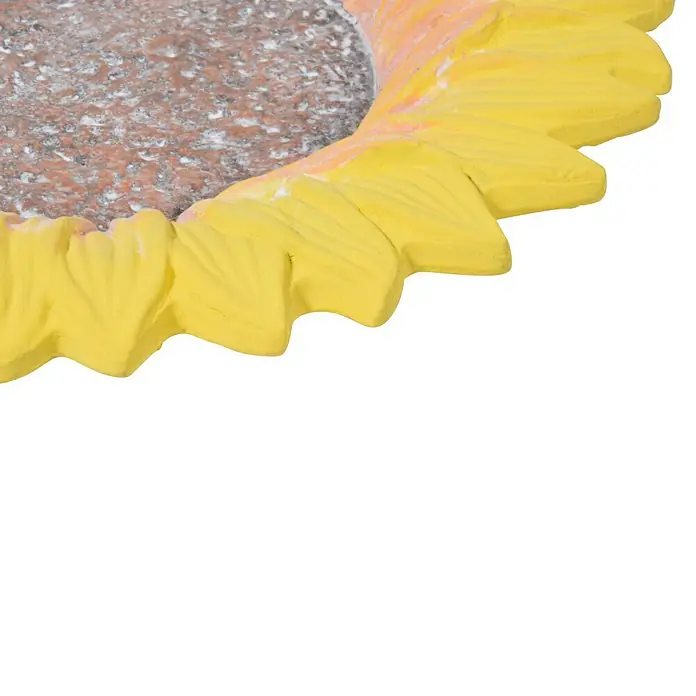 Dobar Insektentränke Fiore - Gelb, Ø x H: 30,5 x 4 cm, Keramik - Nahaufnahme eines runden Untersetzers mit gelben Blütenblattdetails und einer strukturierten Mitte.