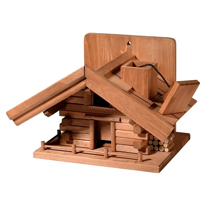Dobar Vogelfutterhaus St. Moritz - L x B x H: 33 x 24,5 x 21 cm, Braun, Holz - Detailansicht eines hölzernen Vogelhauses im Blockhausstil. Die Konstruktion zeigt handwerkliches Geschick und rustikalen Charme.