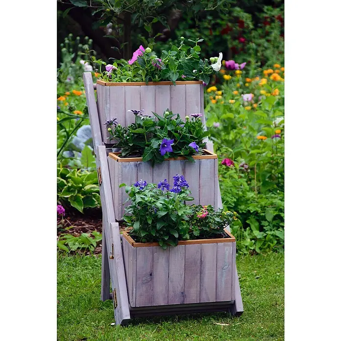 Dobar Pflanzkasten - L x B x H: 41 x 55 x 85 cm, Kunststoff, Grau - Dreistufiger Blumenständer aus Holz, gefüllt mit farbenfrohen Blumen in einem Garten, der eine rustikale und charmante Note verleiht.
