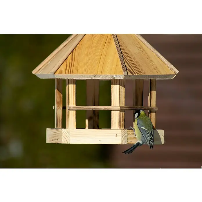 Dobar Vogelfutterhaus Caliente - L x B x H: 29 x 29 x 34 cm, Braun, Holz - Hölzernes Vogelhaus mit einem kleinen Vogel. Das helle Holz und das schlichte Design machen es zu einem attraktiven Futterplatz.