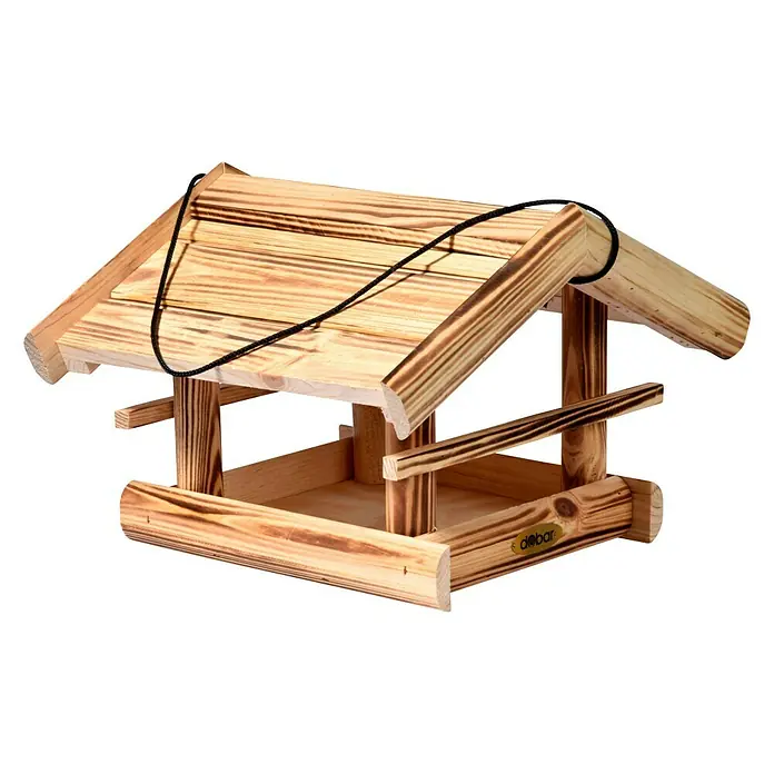 Dobar Vogelfutterhaus Quemado - L x B x H: 30 x 34,5 x 22,5 cm, Braun, Holz - Dieses Bild zeigt ein hölzernes Vogelhaus mit einem schwarzen Seil zum Aufhängen und einem kleinen "dēbar"-Logo am unteren Rand.