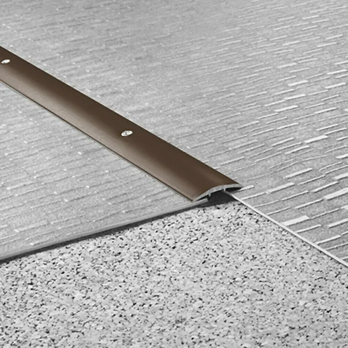 LOGOCLIC Übergangsprofil - Braun, 1 m x 30 mm x 4,5 mm, Montageart: Schrauben - Bodenprofil aus braunem Metall zur Verbindung von verschiedenen Bodenbelägen. Ein Übergangsprofil zwischen zwei Böden.