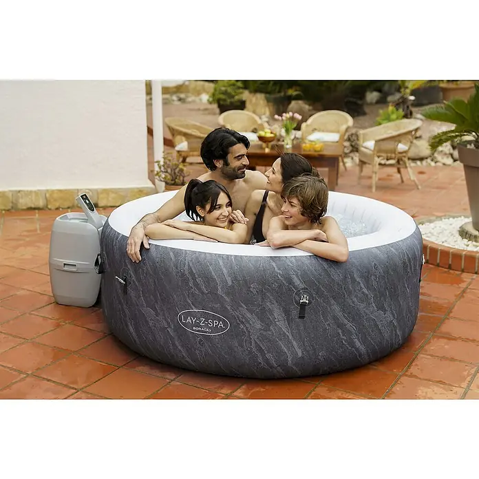 Bestway Lay-Z-Spa Mobil-Whirlpool Boracay Air Jet - Ø x H: 180 x 66 cm, Schwarz, 669 l - Eine Familie genießt den LAY-Z-SPA Boracay Whirlpool im Freien. Entspannung pur im modernen Design mit Platz für die Liebsten.
