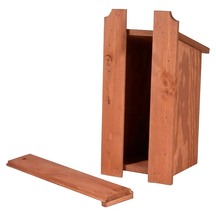 Dobar Nistkasten - L x B x H: 30 x 18 x 22,5 cm, Braun, Holz - Nahaufnahme eines Holz-Fledermauskastens, der teilweise demontiert ist und dessen Boden daneben liegt.