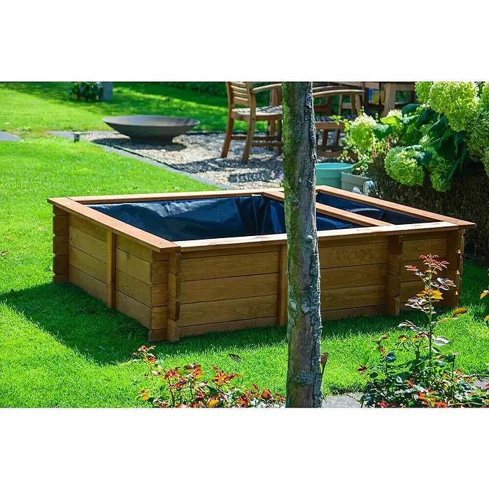 Dobar Hochteich Maxime - L x B x H: 150 x 120 x 40 cm, Braun, 330 l, Holz - Ein erhöhter, rechteckiger Pflanzkasten aus Holz mit schwarzer Auskleidung steht im Grünen. Ideal für Gartenliebhaber zur Aufzucht von Pflanzen.