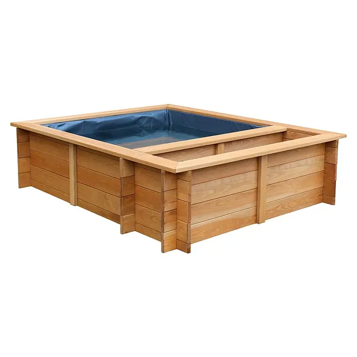 Dobar Hochteich Maxime - L x B x H: 150 x 120 x 40 cm, Braun, 330 l, Holz - Diese Aufnahme zeigt ein viereckiges Hochbeet aus Holz mit einer blauen Plane im Inneren, das sich ideal für Gartenprojekte eignet.