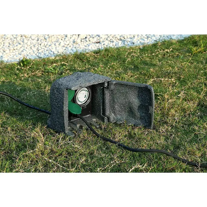 Voltomat Distribuidor de corriente para obras Power Rock - Número de enchufes Schuko: 2 ud., IP44 - Caja de toma de corriente exterior camuflada con temporizador para proteger de los elementos y para un suministro de energía exterior seguro en el jardín.