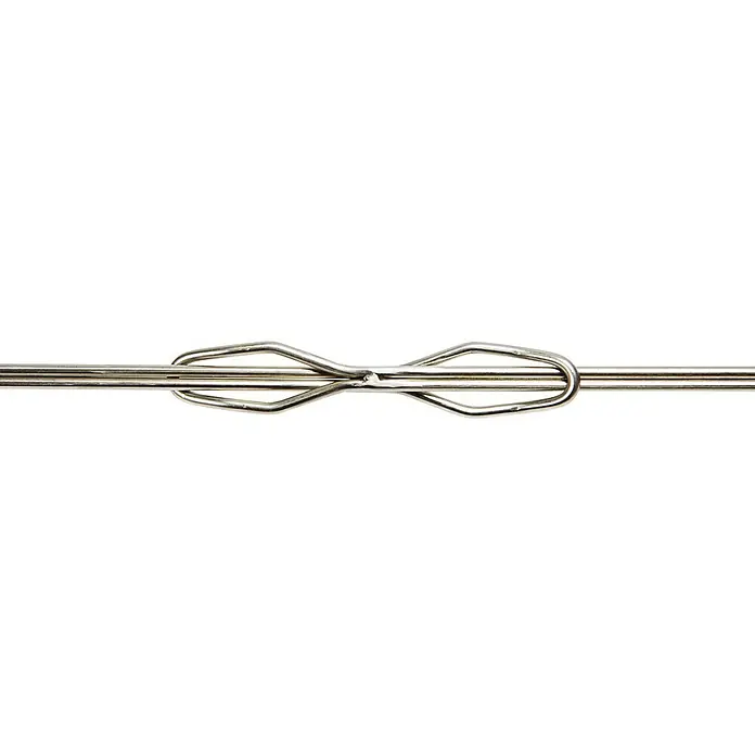 Petromax Grillspieß - Länge: 91 cm, Edelstahl/Buchenholz, Form: Gebogen, 2 Stk. - Ein glänzender, silberfarbener Quirl, der sich in der Mitte zu einer Schleife formt, ideal zum Mischen von Farben und Lacken.