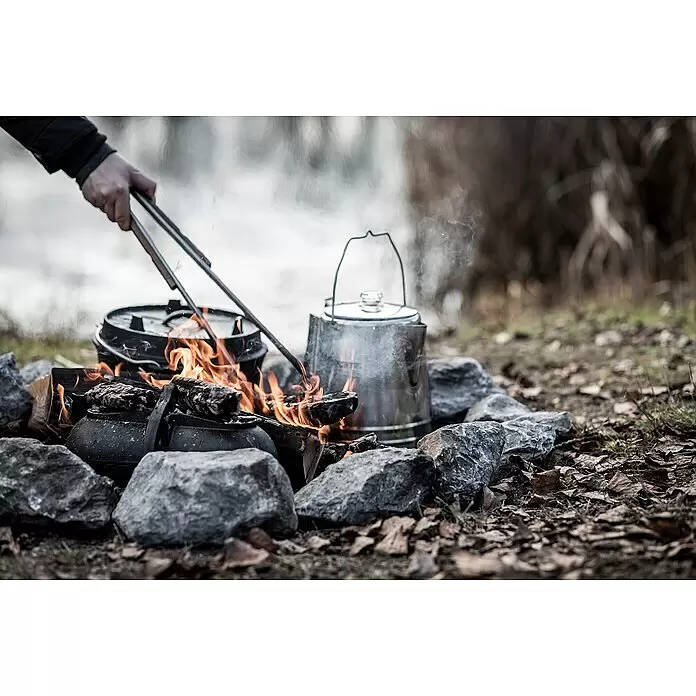 Petromax Grillzange - Länge: 54 cm - Anwendungsbeispiel