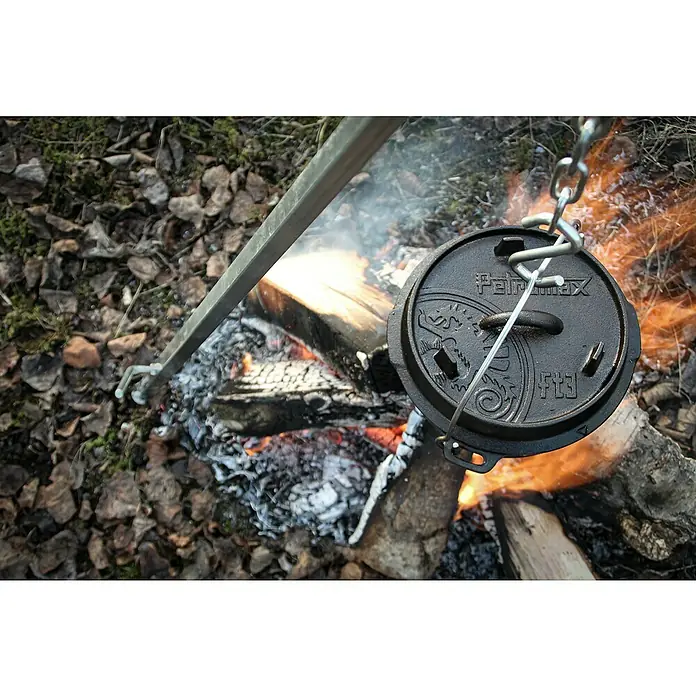 Petromax Dutch Oven - Ø x H: 25,2 x 12 cm, Gusseisen, 1,6 l, Planer Boden - Petromax Feuertopf FT3 über offenem Feuer.