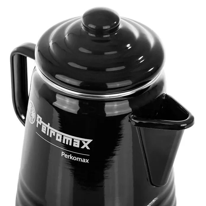 Petromax Perkolator Perkomax - Schwarz, 1,3 l - Nahaufnahme einer schwarzen Petromax Perkomax Kaffeekanne, die klassisches Design mit moderner Funktionalität vereint.