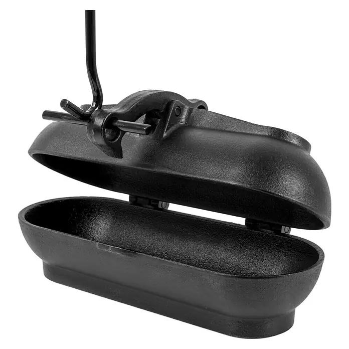 Petromax Kartoffelbräter - L x B x H: 29,1 x 17 x 15,4 cm, Gusseisen - Geöffnete gusseiserne Sandwichpfanne, ideal für Lagerfeuer-Sandwiches, zeigt robuste Bauweise und traditionelles Design.