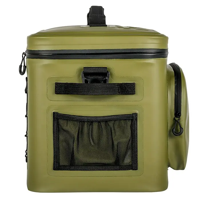 Petromax Kühltasche - Oliv, 22 l, L x B x H: 42,5 x 34 x 35,5 cm - Detailaufnahme einer olivgrünen, wasserdichten Tragetasche mit Reißverschluss, Tragegriff und Außentasche. Ideal für Outdoor-Aktivitäten.