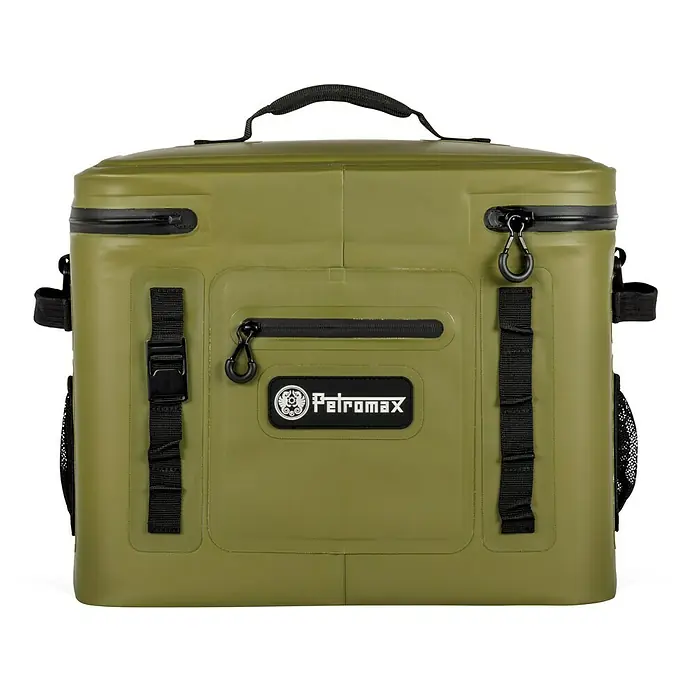 Petromax Kühltasche - Oliv, 22 l, L x B x H: 42,5 x 34 x 35,5 cm - Hochwertige, olivgrüne Petromax Kühltasche mit Tragegriff und Reißverschlussfach für den Outdoor-Einsatz.