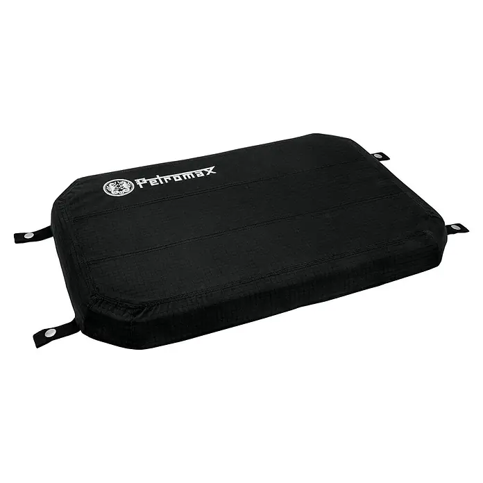 Petromax Sitzkissen - Passend für: Petromax Kühlbox 25 l, L x B x H: 38,5 x 56 x 5,5 cm, Schwarz - Petromax Transporthaube für Feuertöpfe und Grills. Robuster Schutz für den Transport, mit Logo und praktischen Verschlüssen.