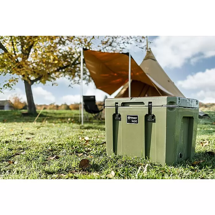 Petromax Kühlbox - Oliv, 50 l, L x B x H: 68,5 x 48,5 x 50 cm - Stimmungsaufnahme