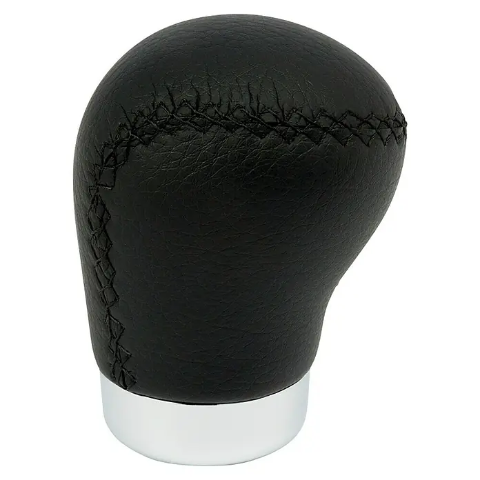 Pomo palanca de cambios Class corto - Coches, Negro - Primer plano de un pomo de cambio de marchas de cuero negro con base plateada, que muestra una mejora elegante para cualquier vehículo.