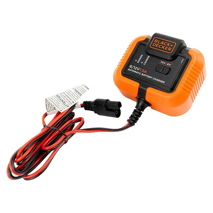 Black+Decker Arrancador de baterías - Capacidad: 70 Ah, 12 V - La imagen muestra un cargador de batería automático Black+Decker 6/12V 1.5A, destacando su diseño en naranja y negro.