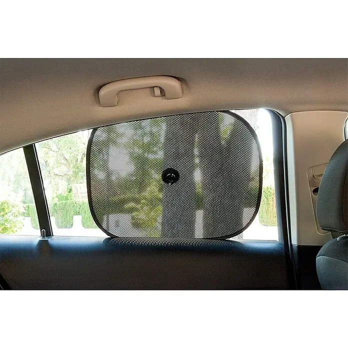 Parasol para el coche lateral - L x An: 44 x 36 cm, 2 ud. - Primer plano de un parasol de coche en la ventana, diseñado para proteger el interior del vehículo de la luz solar y añadir comodidad.
