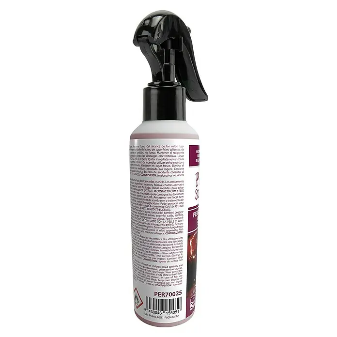 Spray ambientador de coche - Cereza, 200 ml - Primer plano de un frasco rociador con líquido de limpieza.