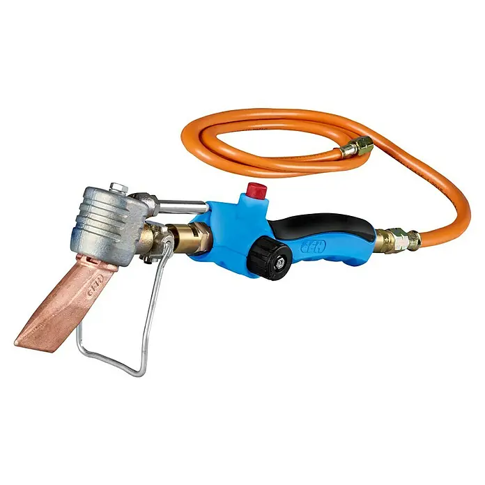 CFH Lötkolben KL 143 - Piezo-Zündung - Eine Nahaufnahme eines Gasbrenners mit blauem Griff und orangefarbenem Schlauch, der auf einem schwarzen Hintergrund liegt.