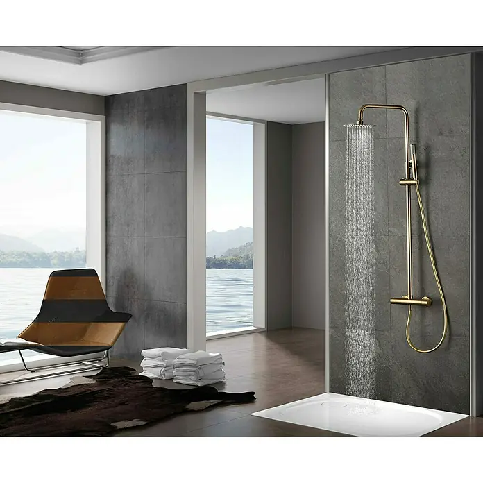 Camargue Natur Sistema de ducha - Con grifo termostático, Oro - Lujoso baño con sistema de ducha dorado. Esta elegante ducha mejora el ambiente moderno, prometiendo una experiencia relajante.