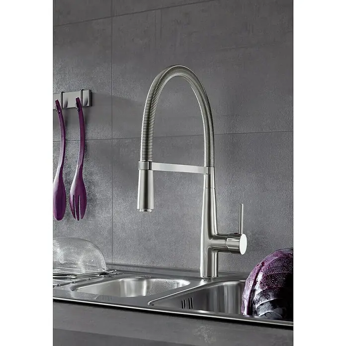 Camargue Spültischarmatur Girona - Edelstahloptik, Matt - Moderner Küchenarmatur mit flexiblem Auslauf und einem eleganten Design, ideal für jede moderne Küche.