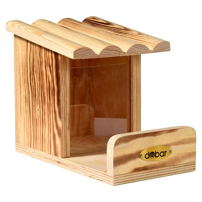 Dobar Eichhörnchenfutterstation - L x B x H: 24 x 15 x 17 cm, Kiefer - Das Dobar Eichhörnchenfutterhaus aus Holz bietet eine sichere und stilvolle Möglichkeit, Eichhörnchen in Ihrem Garten zu füttern.