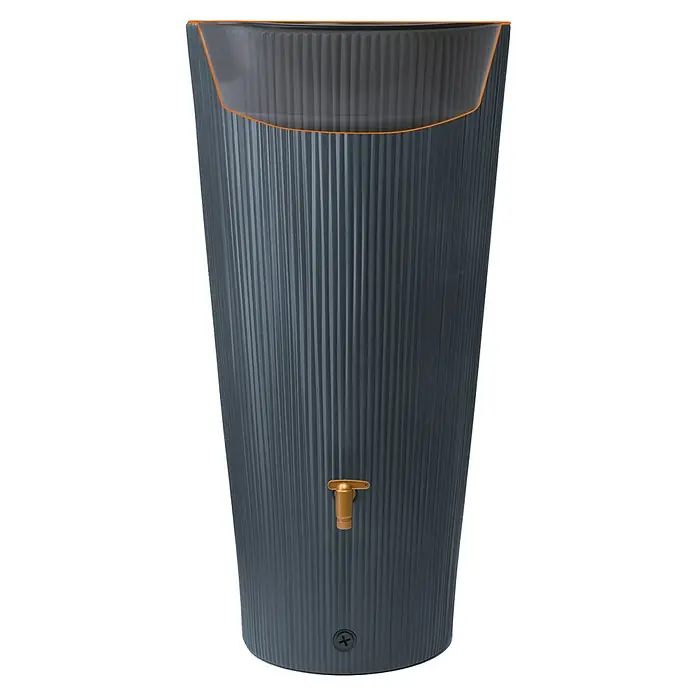 4rain Regenspeicher Vaso Decor 2in1 - 220 l, Graphite grey - Eine hohe, schlanke, gerippte Regentonne in dunklem Anthrazit mit einem goldenen Wasserhahn, ideal für die Gartenbewässerung und Wasserspeicherung.