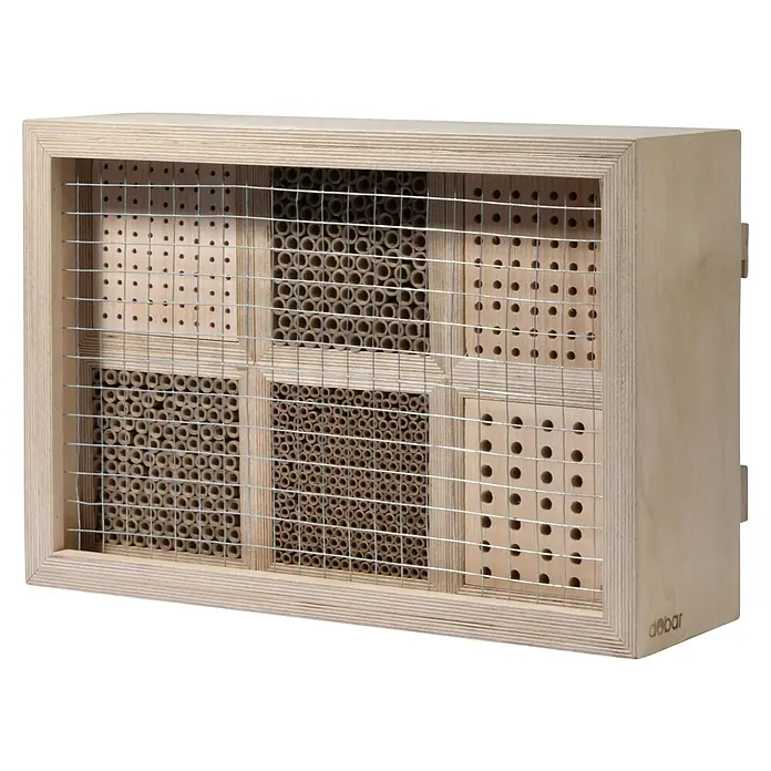 Dobar Insektenhotel - L x B x H: 45 x 15 x 31 cm, Natur - Ein hölzernes Insektenhotel mit verschiedenen Kammern und einem Drahtgitter zum Schutz vor Vögeln. Ideal für den Garten.