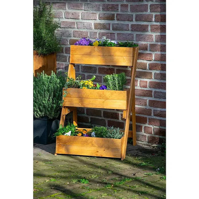 Dobar Pflanzkasten - L x B x H: 60 x 70 x 90 cm, Holz, Braun - Ein dreistufiger Pflanzturm aus Holz mit bunten Blumen und Kräutern, der eine natürliche und stilvolle Atmosphäre im Garten schafft.