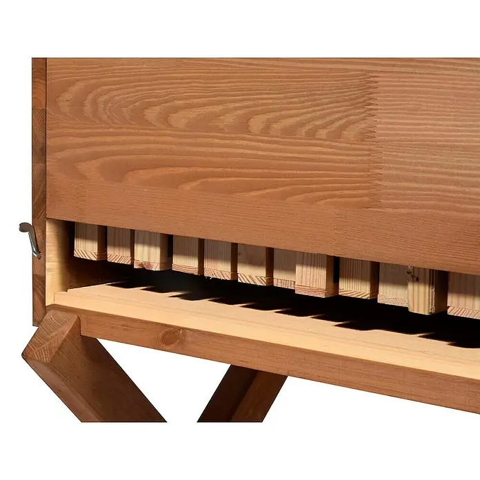 Dobar Bienenkiste - 87 x 55 x 99 cm - Detailaufnahme eines hölzernen Musikinstruments mit Tasten und einem robusten Holzgehäuse, das die natürliche Maserung des Holzes hervorhebt.