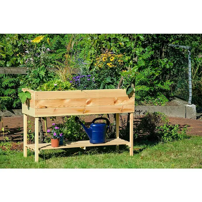Dobar Hochbeet - L x B x H: 117 x 40 x 78 cm, Holz, Natur - Erhöhtes Gartenbeet aus Holz mit Pflanzen und einer blauen Gießkanne darunter, ideal für den Garten oder die Terrasse.