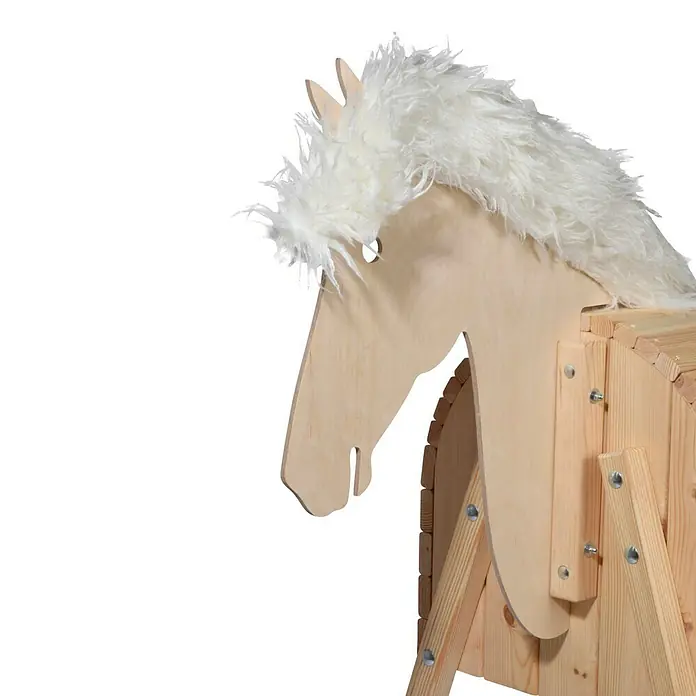Dobar Holzpferd Bravido - L x B x H: 139 x 78 x 146 cm, Altersempfehlung: 3 Jahre - Nahaufnahme eines hölzernen Schaukelpferds mit weißer Mähne, das traditionelles Spielzeug und dekoratives Element vereint.