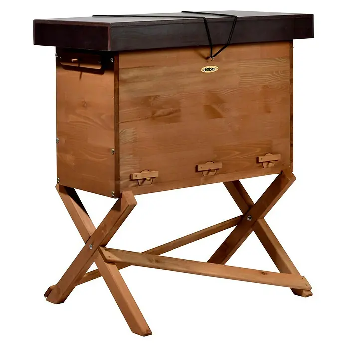 Dobar Bienenkiste - 87 x 55 x 99 cm - Ein detailliertes Bild eines Bienenstocks mit Holzrahmen. Der Bienenstock ist aus Holz gefertigt und hat einen braunen Deckel.