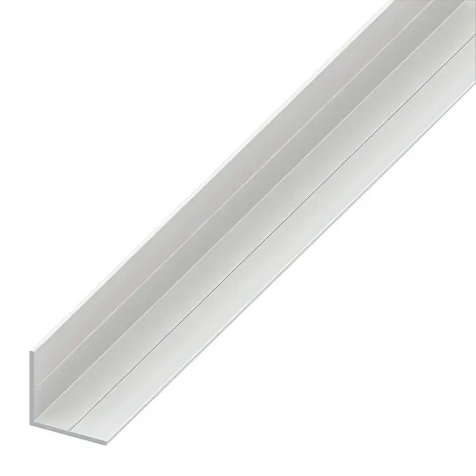 Kantoflex Winkelprofil - 1.000 x 7,5 x 7,5 mm, Stärke: 1 mm, Kunststoff, Weiß - Nahaufnahme eines weißen Aluminium-Winkelprofils, das sich schräg über einen weißen Hintergrund erstreckt. Das Profil ist sauber und modern.