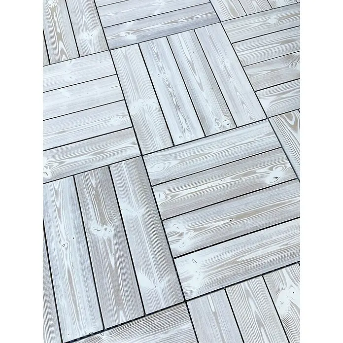 Klickfliese Smartdeck - Kiefer, 60 x 60 x 2,5 cm, Thermo White, 1 Stk. - Nahaufnahme von quadratischen Terrassendielen aus hellem Holz, die ein modernes und stilvolles Muster für den Außenbereich bilden.