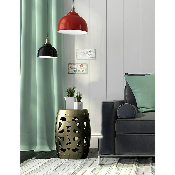 ProArt Type Hype Decopanel - Träume nicht dein Leben ..., B x H: 30 x 15 cm - Nahaufnahme einer stilvollen bronzefarbenen Beistelltisch mit dekorativen Ausschnitten, mit Kunstpflanzen und umgeben von Wohnzimmermöbeln.