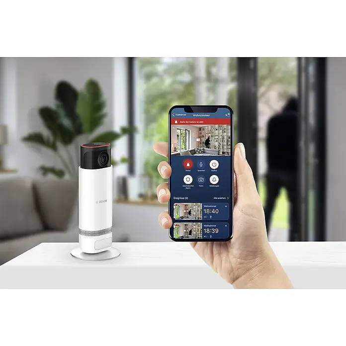 Bosch Smart Home Innenkamera Eyes II - Netzbetrieben, L x B x H: 160 x 72 x 160 mm, 1.920 x 1.080 Pixel (Full HD), Reichweite Funk: 0 m - 99 m - Intelligente Bosch-Überwachungskamera mit Smartphone-App zur Hausüberwachung, die einen Einbrecher zeigt.