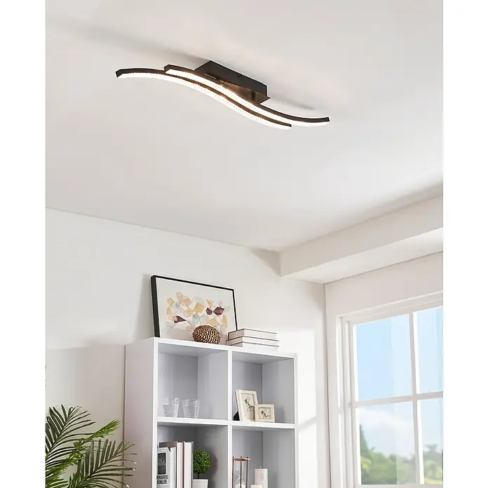 Eglo Lejias LED-Deckenleuchte - 21,5 W, B x L: 8 x 78 cm, Schwarz, Warmweiß - Moderne Deckenleuchte mit geschwungenem Design in Schwarz und warmweißem Licht, ideal für stilvolle Innenräume.